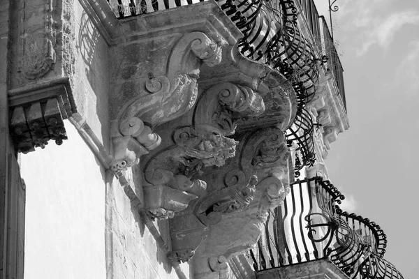 Італія Сицилія Скіколі Провінція Рагуса Фасад Барокового Палацу Беневентано Орнаментальними — стокове фото