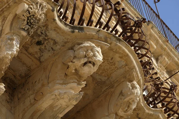 Itálie Sicílie Scicli Provincie Ragusa Barokní Fasáda Paláce Beneventano Ornamentálními — Stock fotografie