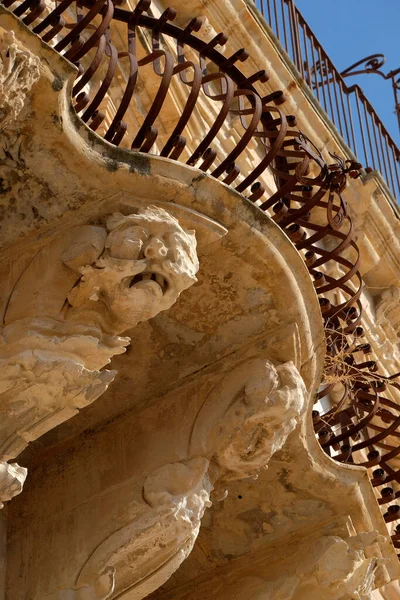Ιταλία Σικελία Scicli Επαρχία Ragusa Πρόσοψη Baroque Beneventano Palace Διακοσμητικά — Φωτογραφία Αρχείου