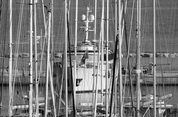 イタリア シチリア島 地中海 マリーナ ラグーザ ラグーザ州 10月2022 ポート内の高級ヨット Editorial — ストック写真