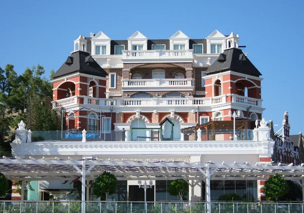 Fasáda budovy tureckého hotelu — Stock fotografie