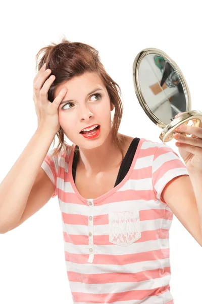 Tonårig flicka sätta på make-up — Stockfoto