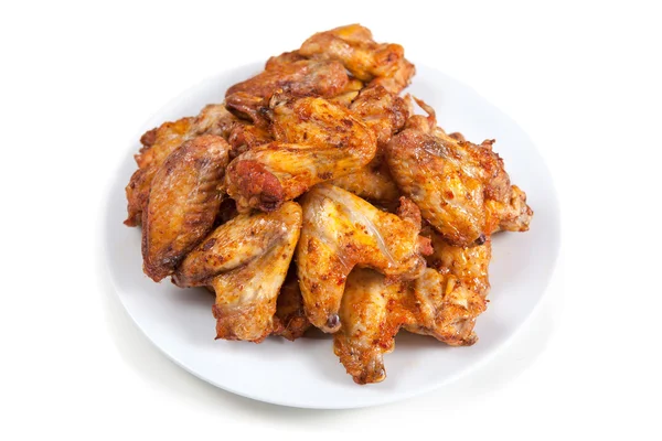Bir tabak lezzetli ızgara tavuk kanadı.