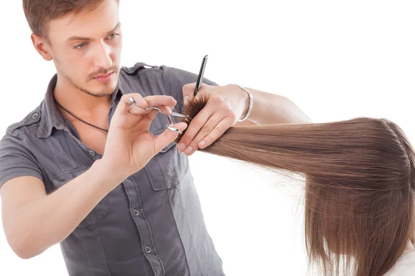 Cabeleireiro profissional com modelo de cabelo longo — Fotografia de Stock