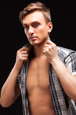 yakışıklı bir adam portresi