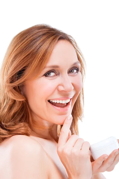 Beautiful adult woman applying cream on face. — Stock Photo, Image