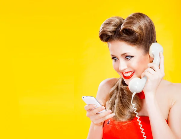 Pin-up girl talking on retro telephone — Stock Photo, Image