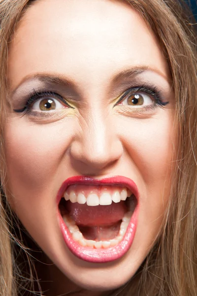 Θυμωμένη γυναίκα, ουρλιάζοντας — Φωτογραφία Αρχείου
