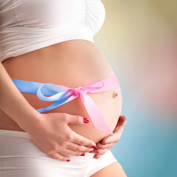 Έγκυος Όμορφη Κοιλιά Χρωματιστή Κορδέλα Τρίτο Τρίμηνο — Φωτογραφία Αρχείου