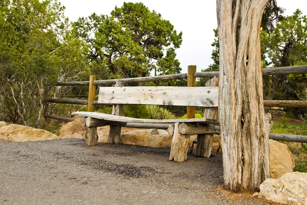 Panca in legno — Foto Stock