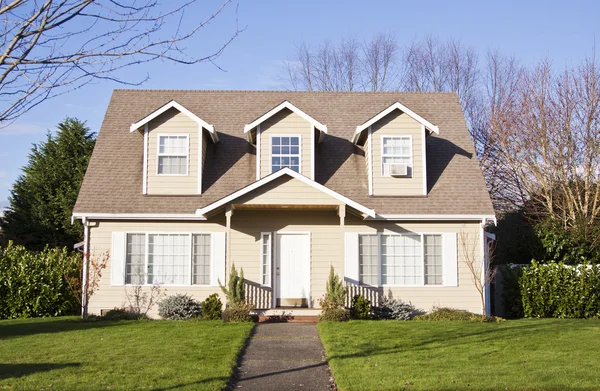 Suburban house — Stock Photo, Image