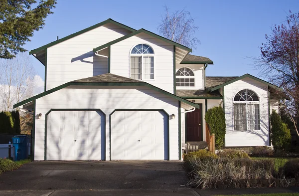 Suburban huis — Stockfoto