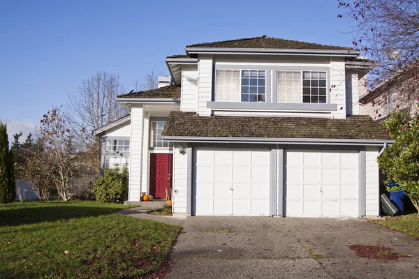 Suburban house — Stock Photo, Image