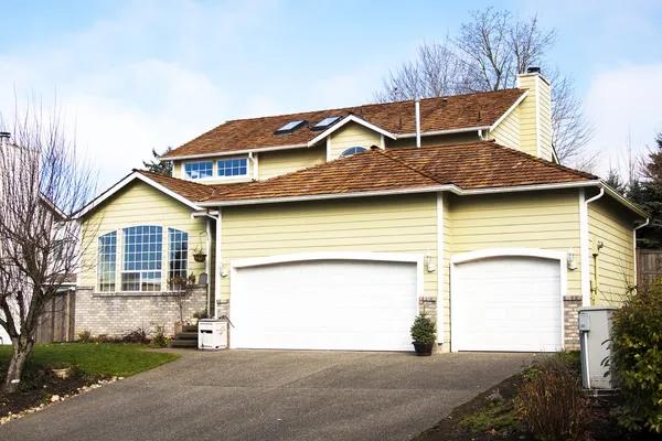 Suburban huis — Stockfoto