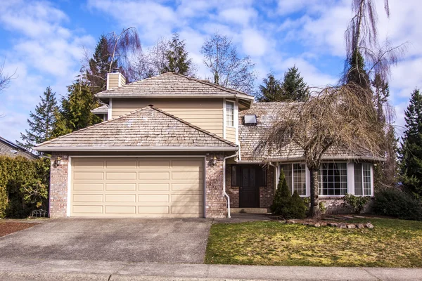 Suburban house — Stock Photo, Image