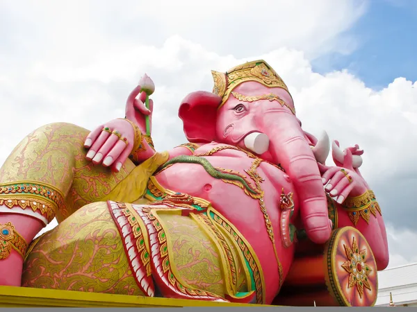 Ganesha standbeeld, thailand. — Stockfoto