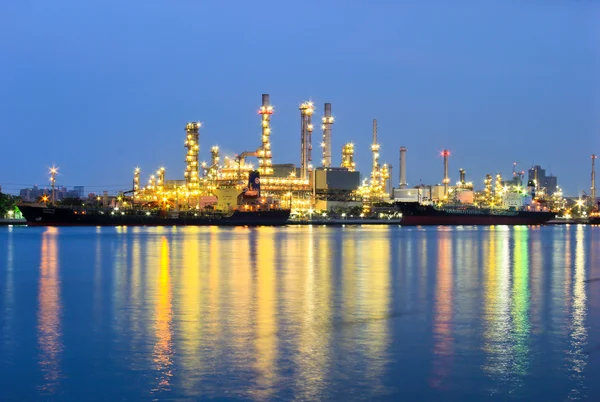 Planta industrial de refinería de petróleo — Foto de Stock