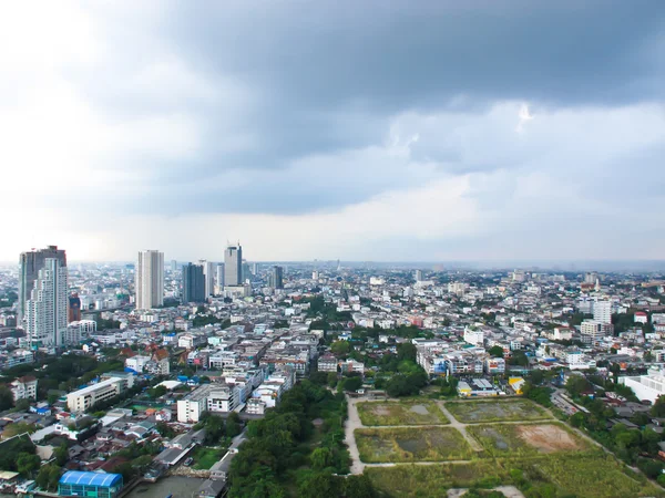 Vista superior de la ciudad por la tarde en Bangkok —  Fotos de Stock