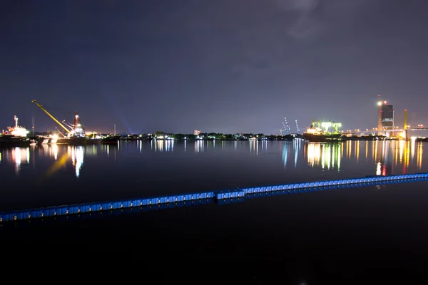 Річка на ніч у Бангкоку — стокове фото
