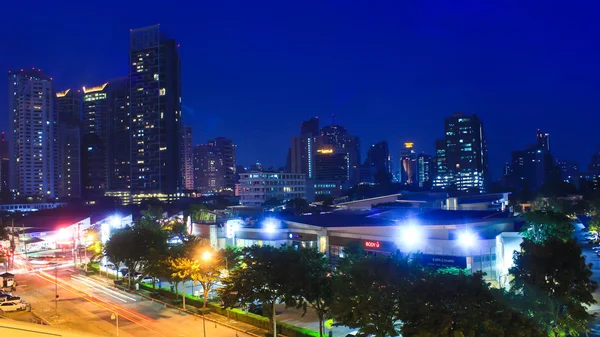 Paisaje urbano nocturno en Bangkok, Tailandia —  Fotos de Stock