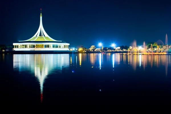 Twilight of Bangkok kaupunki Thaimaassa — kuvapankkivalokuva