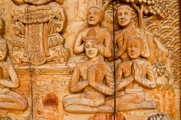 Thajsko teak vyřezávané dveře styl chrám v Thajsku — Stock fotografie