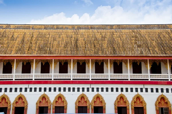 Thajský buddhistický chrám v kanchanaburi, Thajsko. Krásné — Stock fotografie