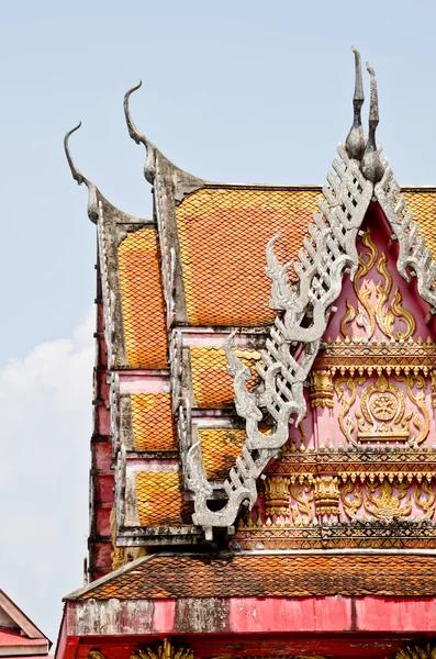 Templo budista tailandês em Kanchanaburi, Tailândia. Lindo. — Fotografia de Stock