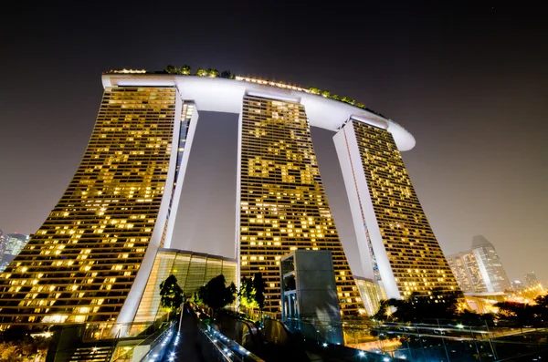 СИНГАПУР - JAN 25: Marina Bay Sands, World 's most expensive sta — стоковое фото