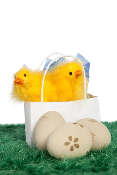 Regalo de Pascua en una bolsa blanca — Foto de Stock