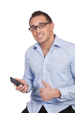 bir başparmak pes cep telefonu tutan adam