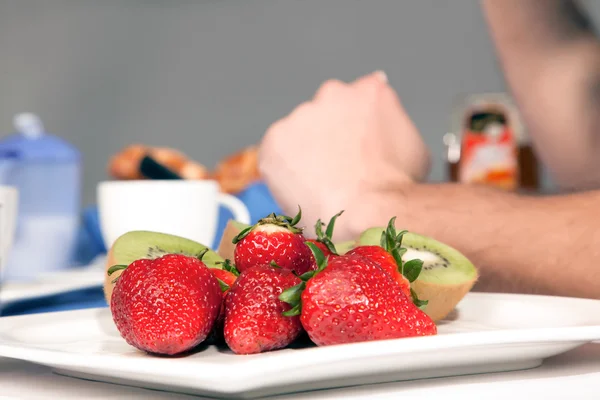 Fresh ripe strawberries for breakfast — Stock Photo, Image