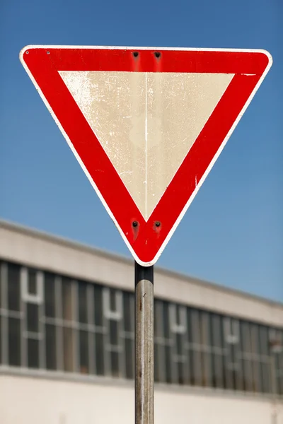 Yield traffic sign — Stock Photo, Image