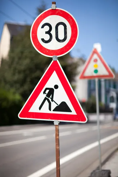 Panneau de signalisation pour travaux routiers à venir — Photo