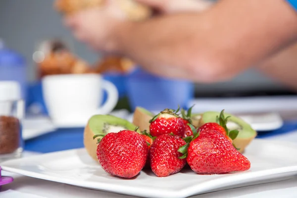 Fresh ripe strawberries for breakfast — Stock Photo, Image