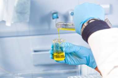 tehlikeli kimyasal sıvı