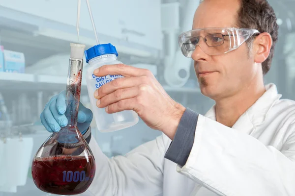 Concentrated chemist work — Stock Photo, Image