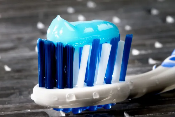 Glödande tandkräm Royaltyfria Stockfoton