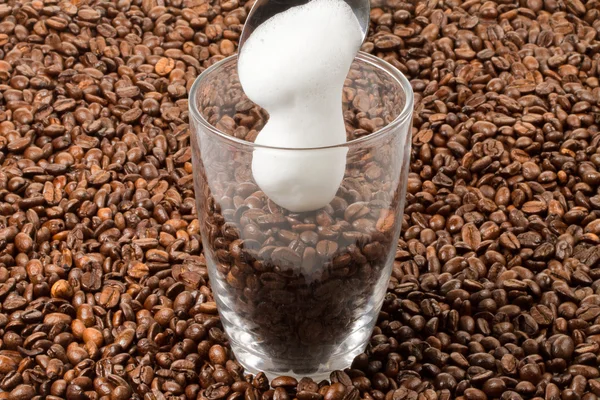 Falling milk froth — Stock Photo, Image