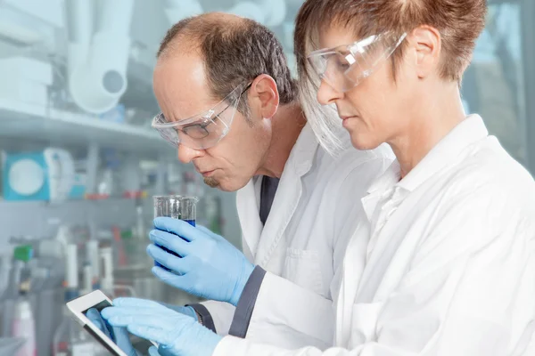 Chemical smell check — Stock Photo, Image