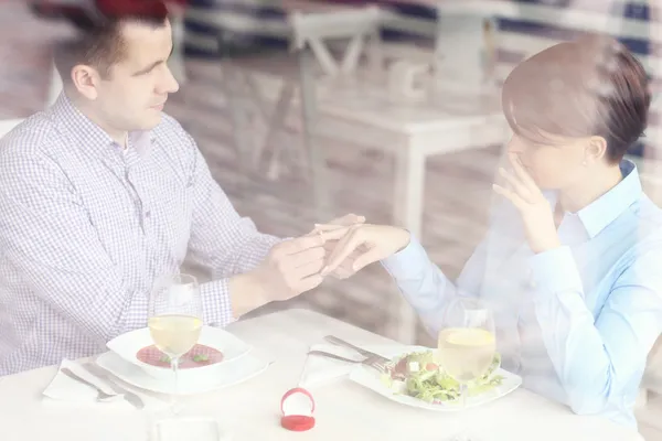 Betrokkenheid in een restaurant — Stockfoto