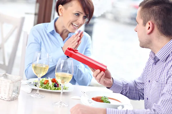 Sorpresa en un restaurante — Foto de Stock