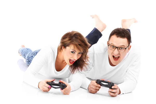 Casal jogando videogames — Fotografia de Stock