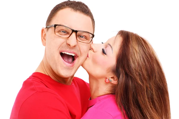 Glücklich küssendes Paar — Stockfoto