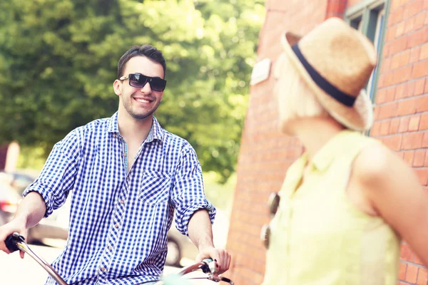 Young man cycling with his girlfriend — Stock Photo, Image