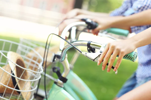 Riding bikes in the park — Stock Photo, Image