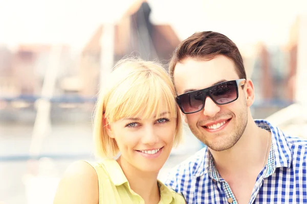 Pareja feliz joven — Foto de Stock