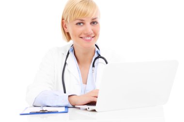 dizüstü bilgisayar ile mutlu doktor