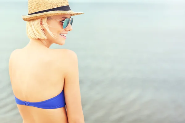 Mujeres sobre el mar — Foto de Stock