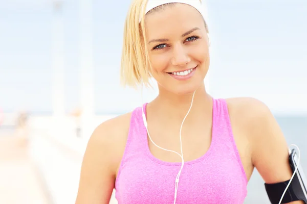 Portrait of young fit woman — Stock Photo, Image